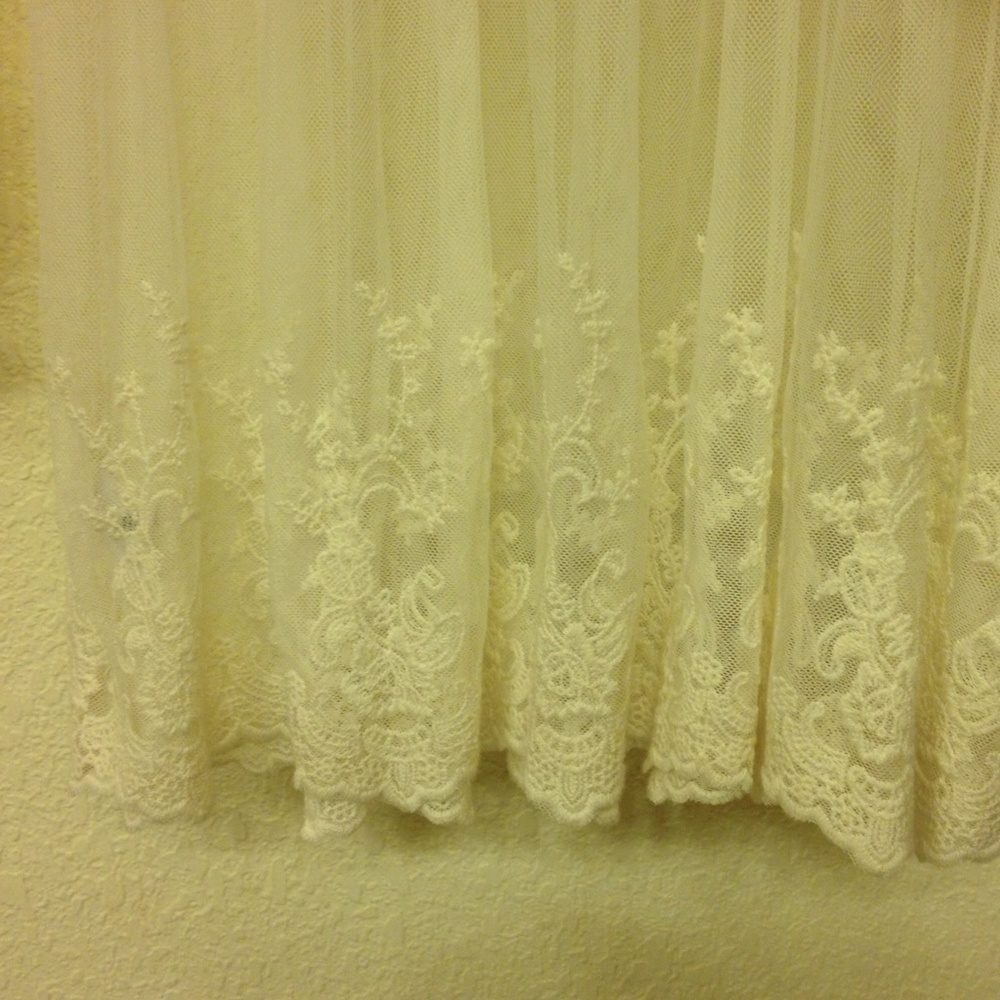 Ivory unique top. - Picture 3 of 4